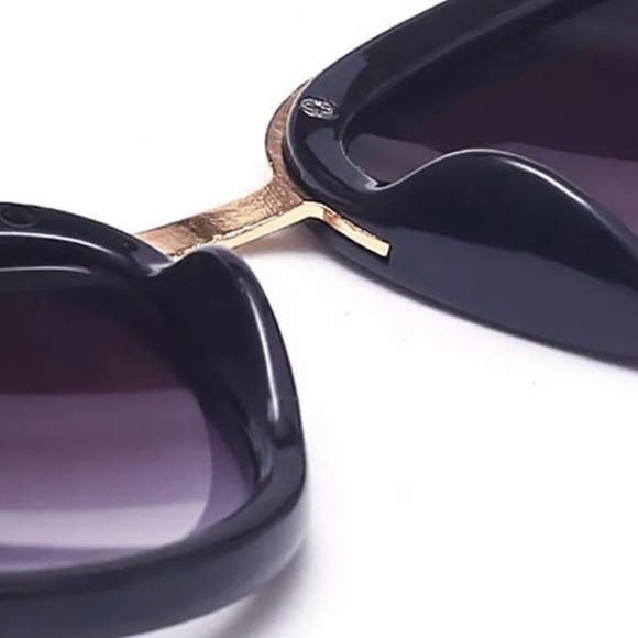 🕶LUXURY BLACK PLASTIC FRAMES AND GRAY LENSES - Picture 6 of 8